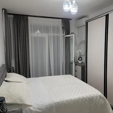 Flat Sheles Apartment