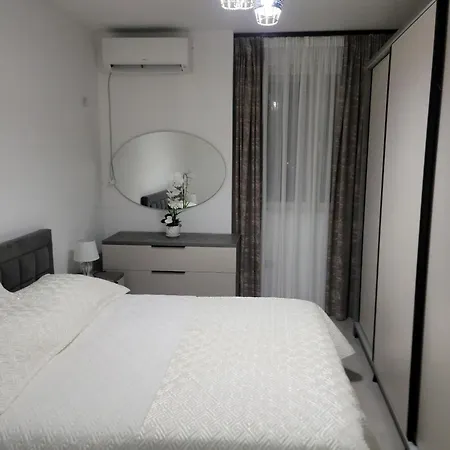 Flat Sheles Apartment *